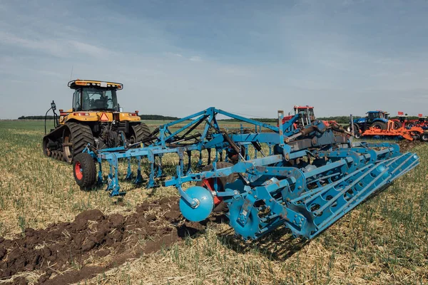 Dispositivo Mecánico Para Cultivo Tierras Agrícolas Tierra Cultivable Arado Campo —  Fotos de Stock