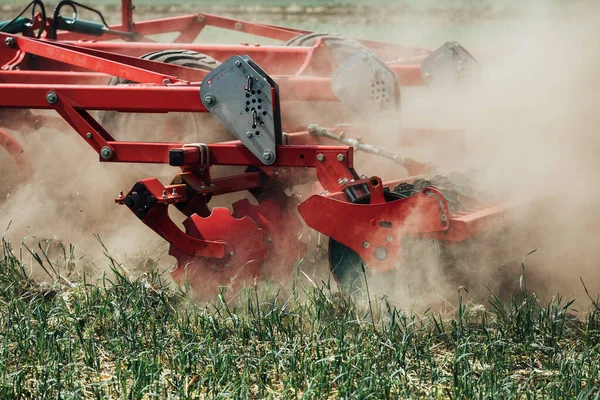 Het Teeltproces Van Bodem Met Ploeg Tijdens Testrit Voor Ploegen — Stockfoto