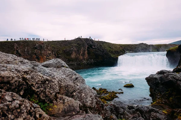 Pohled Řeku Davy Turistů Vodopádu Islandu Jezera Myvatn Létě — Stock fotografie