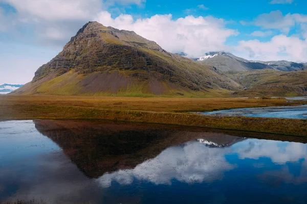 Paisaje Con Montañas Fluviales Claras Fondo Verano Islandia —  Fotos de Stock