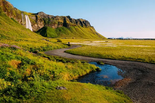 Χαλίκι Μονοπάτι Και Ρέμα Κοντά Seljalandsfoss Καταρράκτη Στην Ισλανδία Καλοκαίρι — Φωτογραφία Αρχείου