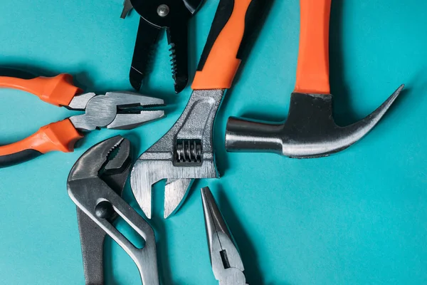 Grupo Herramientas Con Asas Color Naranja Sobre Fondo Azul —  Fotos de Stock