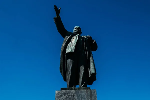 Kommunistisches Bronzedenkmal Für Lenin Nachmittag Vor Blauem Himmel Russland — Stockfoto