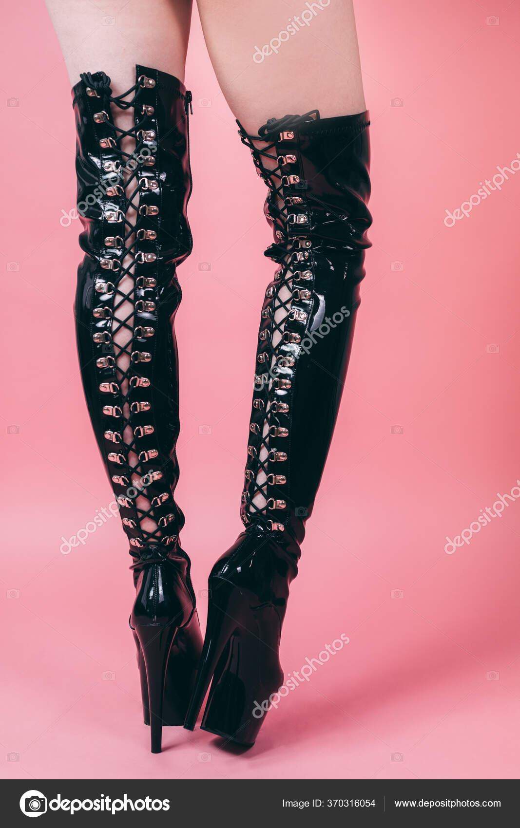 Lange Schwarze Sexy Bdsm Stiefel Mit Hohen Absätzen Aus Leder -  Stockfotografie: lizenzfreie Fotos © dobrovizcki 370316054 | Depositphotos