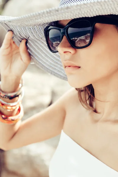 Young summer girl wearing a hat and sunglasses Royalty Free Stock Images