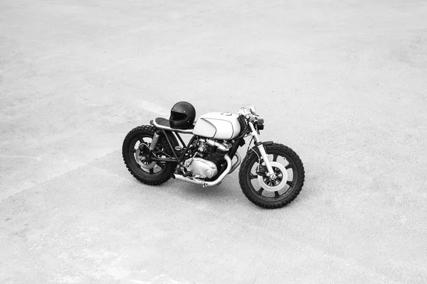 Винтажный реконструированный мотоциклетный кафе — стоковое фото