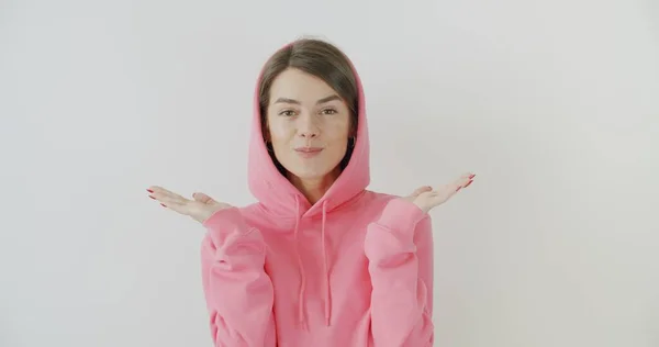 Girl dressed in pink hoodie blowing bubblegum — Stock Photo, Image