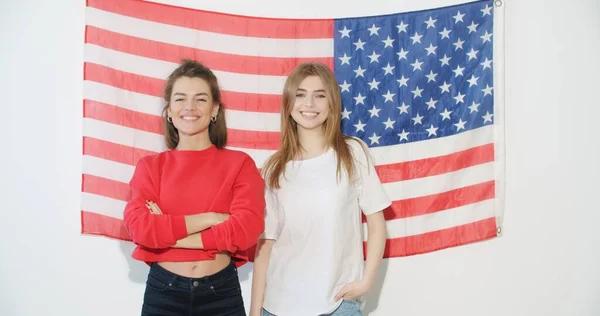 Dívka s národní vlajkou USA — Stock fotografie