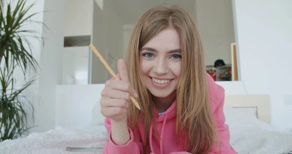 Young woman makes video conference — Stock Photo, Image