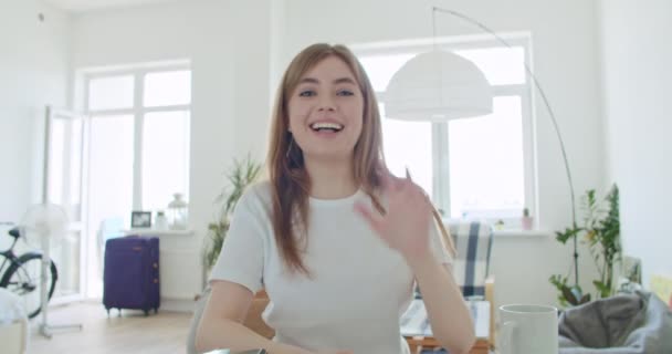 Young woman makes video conference — Stock Video