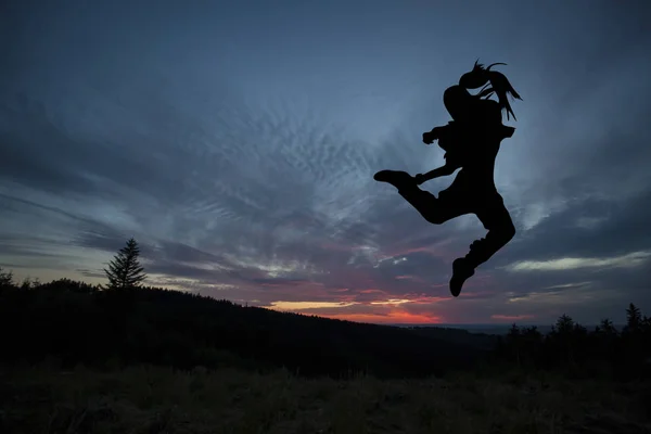 Ballerino in posa durante il tramonto — Foto Stock