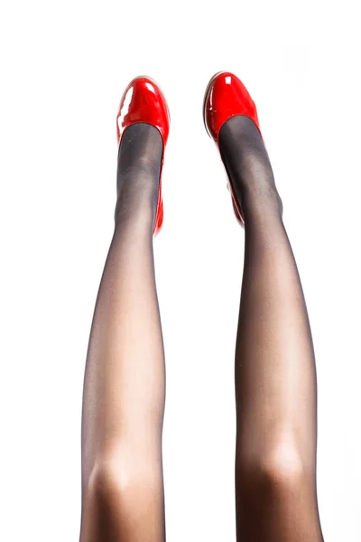 Женские ноги в колготках и на высоких каблуках — стоковое фото