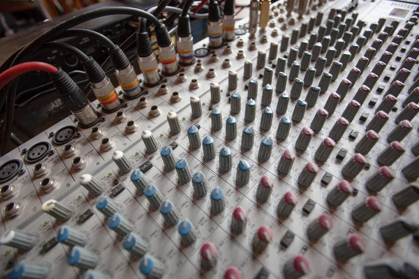 音乐工作室混合控制台 — 图库照片
