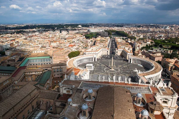 Famosa Praça de São Pedro no Vaticano, vista aérea da cidade Roma, Itália . Fotos De Bancos De Imagens Sem Royalties