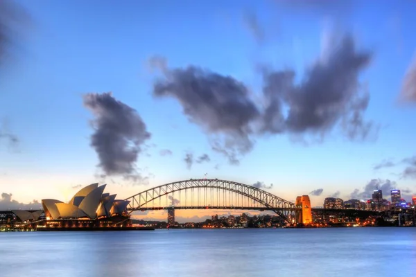 Puerto de Sydney con Opera House y Puente — Foto de Stock