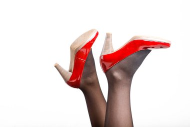 Kadının külotlu çorap giyen ve yüksek topuklu ayakkabılar bacaklar