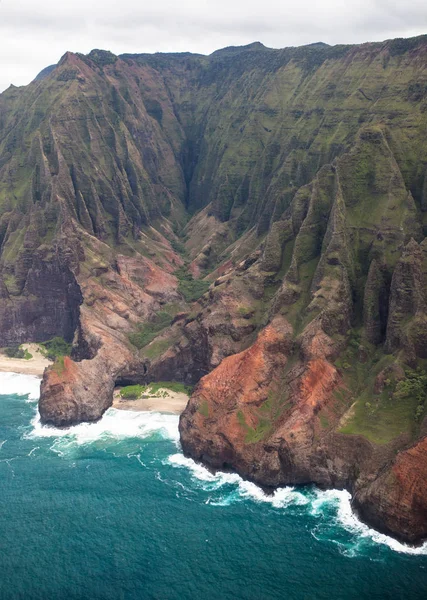 Побережье Пали на Гавайях, остров Кауаи — стоковое фото