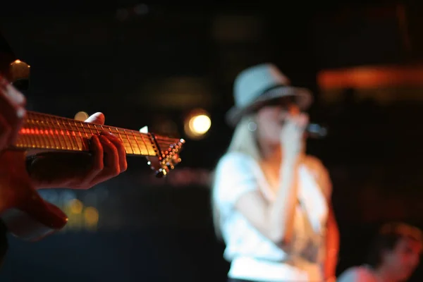 Guitarrista durante show ao vivo — Fotografia de Stock