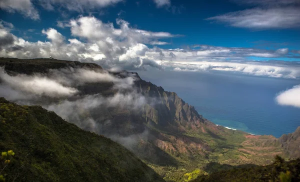 Hawaii, Kauai Adası Na Pali kıyısında güzel