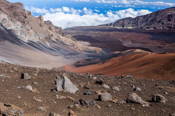 Vulkanische krater in het Haleakala National Park op het eiland Maui, Hawaï. — Stockfoto