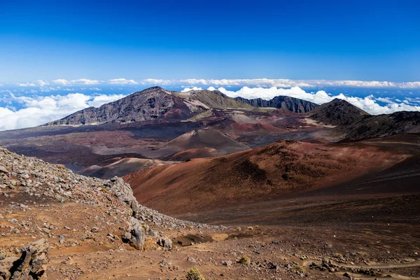 Vulkanische krater in het Haleakala National Park op het eiland Maui, Hawaï. — Stockfoto