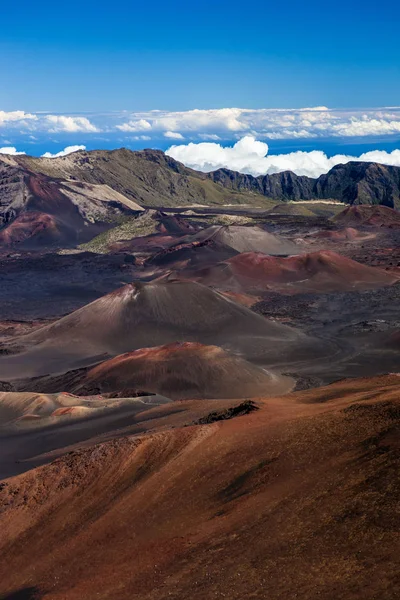 Cratera vulcânica no Parque Nacional Haleakala na ilha de Maui, Havaí . — Fotografia de Stock