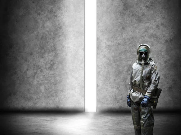 Wetenschapper dosimetrist (straling supervisor) in gas masker en beschermende kleding — Stockfoto