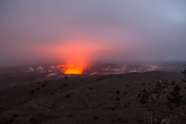 Yangın ve Kilauea krater, Hawaii büyük ada patlayan Buhar