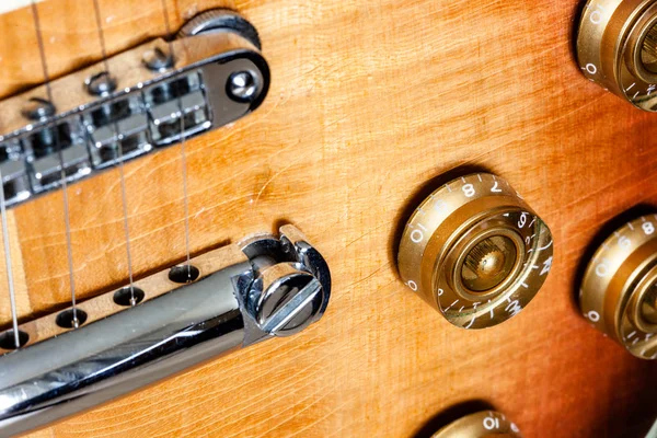 Винтажная электрическая гитара — стоковое фото