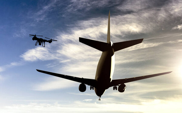 Концепция крушения беспилотника рядом с самолетом
