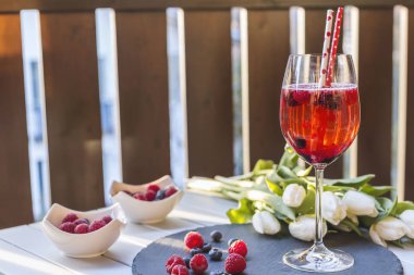 Çilek kokteyl serinletici