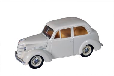 Çocukların oyuncak arabası beyaz arka planda izole edilmiş..