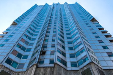 Paris, Fransa - 8 Nisan 2017: Seine sol yakasında Grenelle sahildeki Modern binalar.