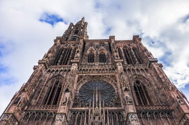 Strazburg Katedrali'ne (Strasbourg Our Lady of Katedrali veya Cathedrale Notre-Dame de Strasbourg Strasbourg, 1015-1439) - Roma Katolik Katedrali Strasbourg, Alsace, Fransa.