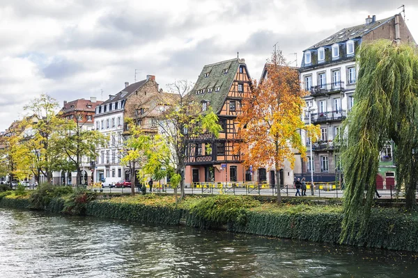 Strasbourg France September 2017 Autumn Colors Picturesque River Ill Embankment — Stock Photo, Image