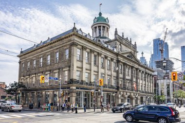Toronto, Kanada - 24 Ağustos 2017: Toronto şehir merkezinde şehir manzarası. Toronto şehir merkezinde birçok ünlü mimarın çeşitli tarzlarda seçkin binaları var..