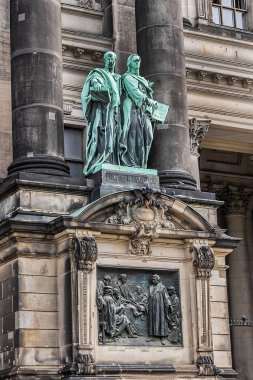 Berlin Katedrali 'nin (Berliner Dom) mimari detayları - Berlin' in Mitte bölgesindeki Müze Adası 'nın ünlü simgesi. Almanya.