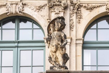 Zwinger Sarayı 'nın mimari detayları. Dresden, Almanya' daki kraliyet sarayı Xvii. Bugün Zwinger bir müze kompleksi ve en çok ziyaret edilen anıt..