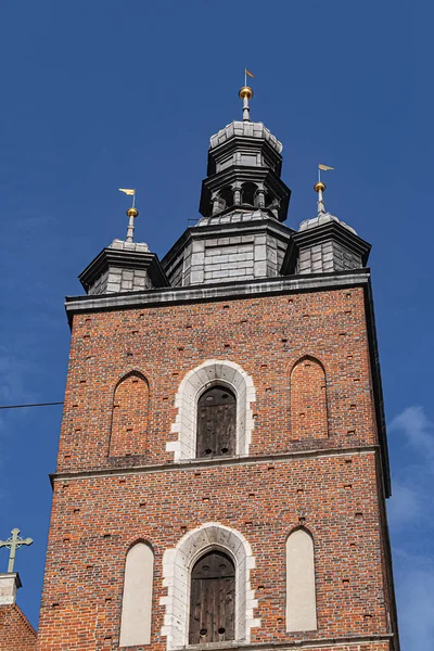 Brick Gothic Mary Basilica 圣母升天教堂或Kosciol Mariacki 的建筑碎片 建于十三世纪初的教堂是城市的主要地标 波兰克拉科夫 — 图库照片