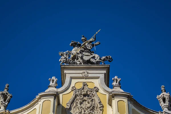 Lviv Yunan Katolik Başpiskoposu 'nun Aziz George Katedrali' nin parçaları (Ukr: Sobor sviatoho Yura, 1760) - Xviii yüzyılına dayanan muhteşem Rococo mimari topluluğu. Lviv, Ukrayna.