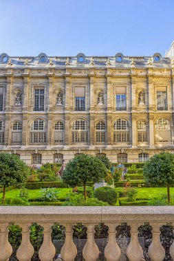 Paris, Fransa - 15 Eylül 2018: Paris 'teki Bank of France (Banque de France, 1880) binalarının avlusunda. Merkezi Paris 'te bulunan Fransa Bankası..