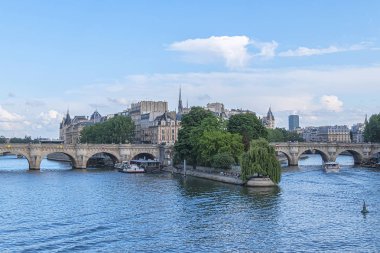 Paris, Fransa - 29 Mayıs 2018: Paris Pont Neuf (