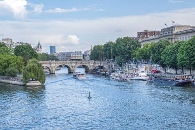 Paris, Fransa - 29 Mayıs 2018: Paris Pont Neuf (