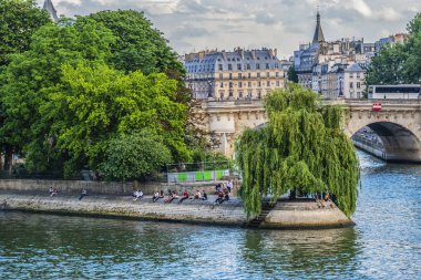 Paris, Fransa - 29 Mayıs 2018: Paris Pont Neuf (