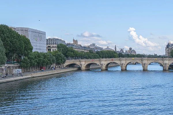 2018年5月29日 New Bridge とイル Ile Cite ヌフはパリのセーヌ川に架かる最も古い橋 1607年 — ストック写真