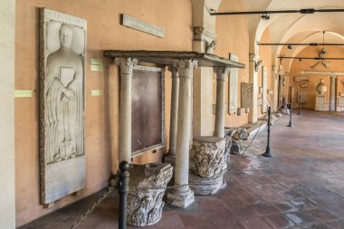 Roma, İtalya - 8 Ağustos 2016: Lateran cloiester in Papalık Başyapıtı St. John Lateran (Laterano 'da Arcibazilica Papale di San Giovanni) - Roma Piskoposluğu' nun resmi makamı. 