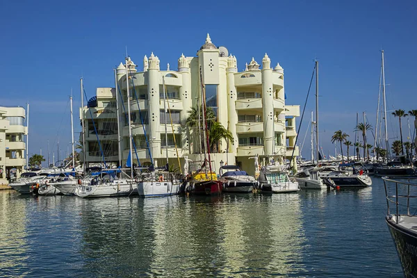 Benalmadena Spain June 2018 View Famous Benalmadena Marina 码头是欧洲最令人惊奇的港口和住宅区 它的建筑融合了印第安人 — 图库照片