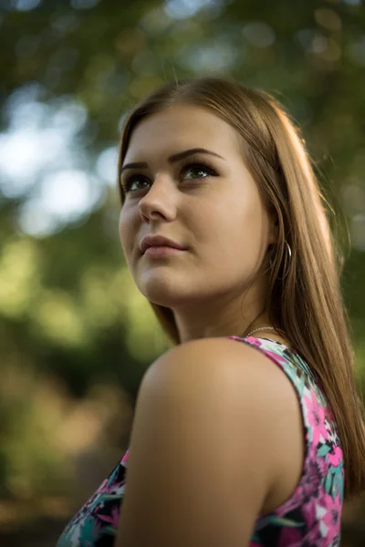 Beautiful girl in forest — Stock Photo, Image