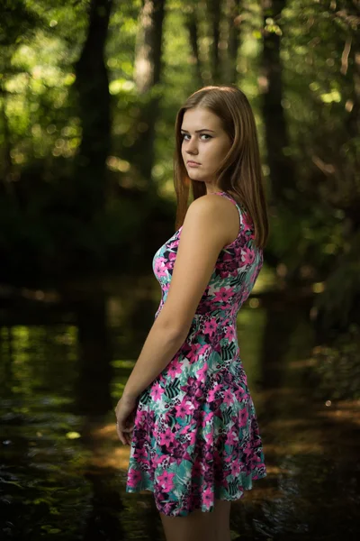 Beautiful girl in forest — Stock Photo, Image