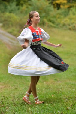 Slovakça folklor. Slovakça folklor kız.